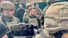 Зеленский в Буче заявил, что считает возможным дальнейшее обсуждение мира с РФ
