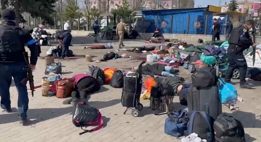 Обстрел вокзала в Краматорске: десятки погибших и раненых (фото)
