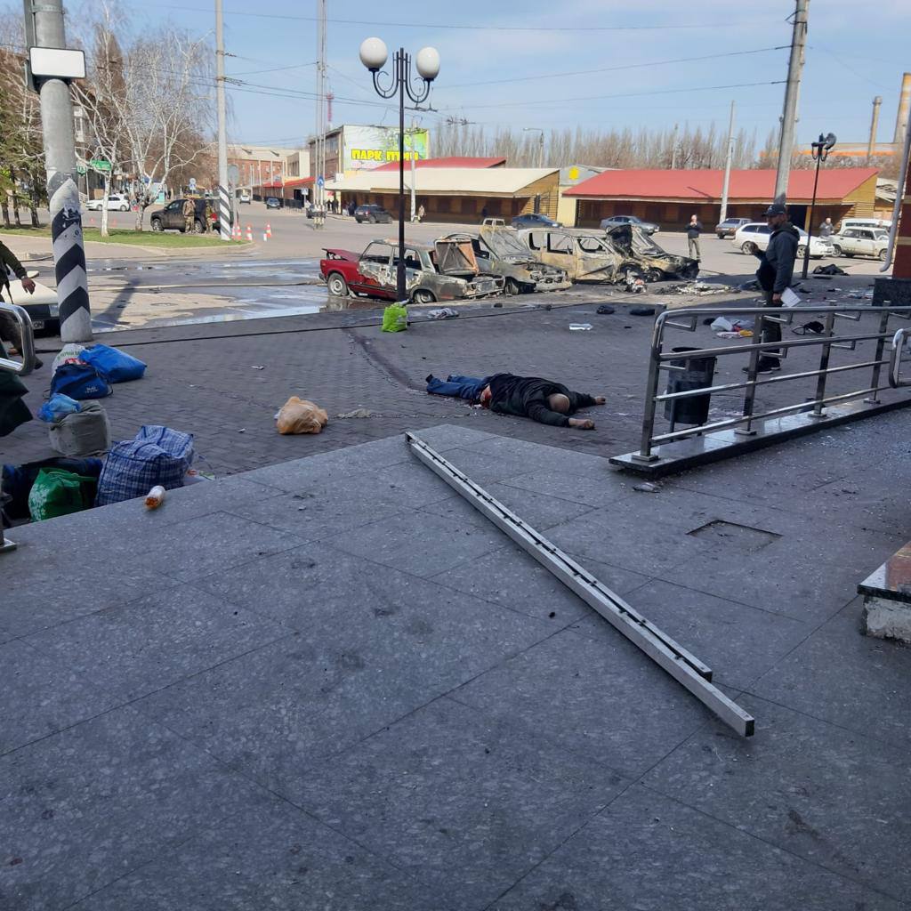 Краматорск: во время обстрела вокзала погибло более 30 человек (фото, видео 18+)