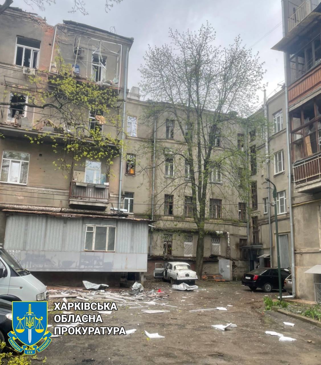 Дома в центре Харькова с выбитыми окнами