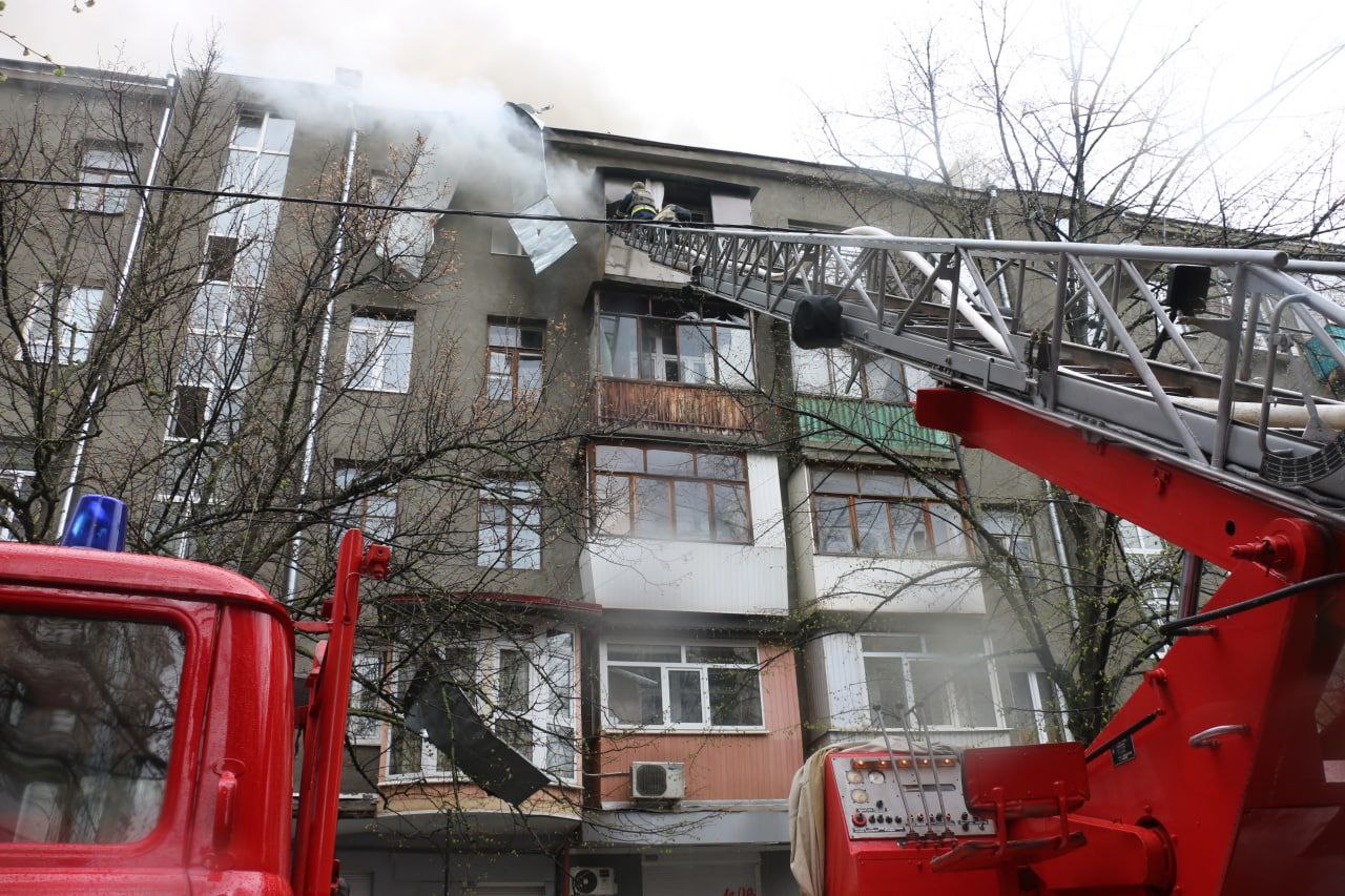 Пожар в центре Харькова после обстрела