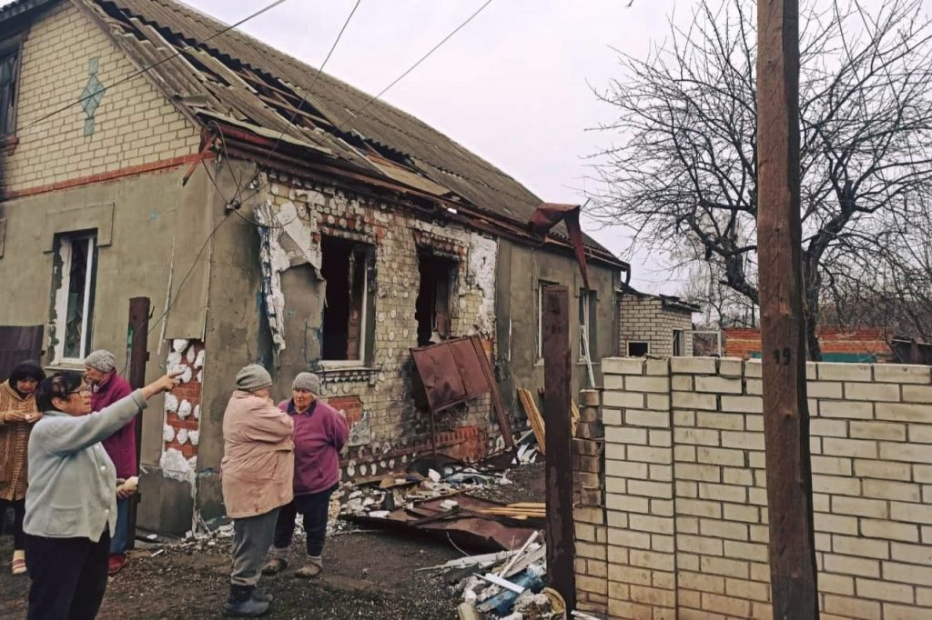 Разрушения в Дергачевском районе после обстрелов российских оккупантов (фоторепортаж)