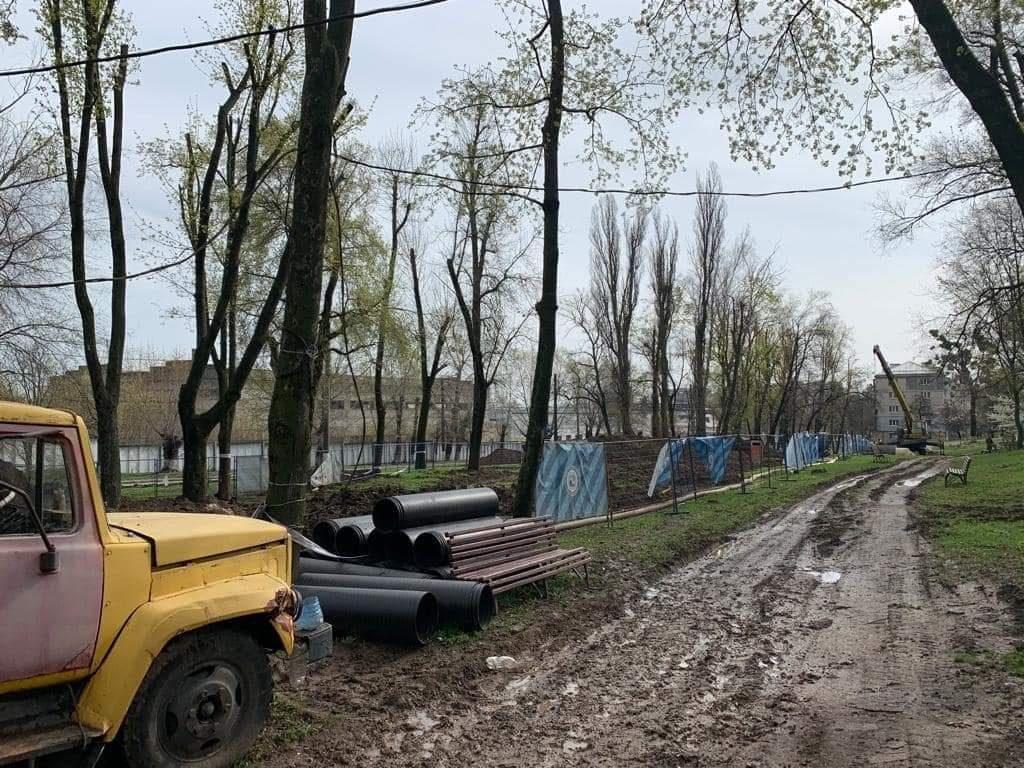 Во время «обстрельного затишья» в Харькове кипят восстановительные работы (фото)