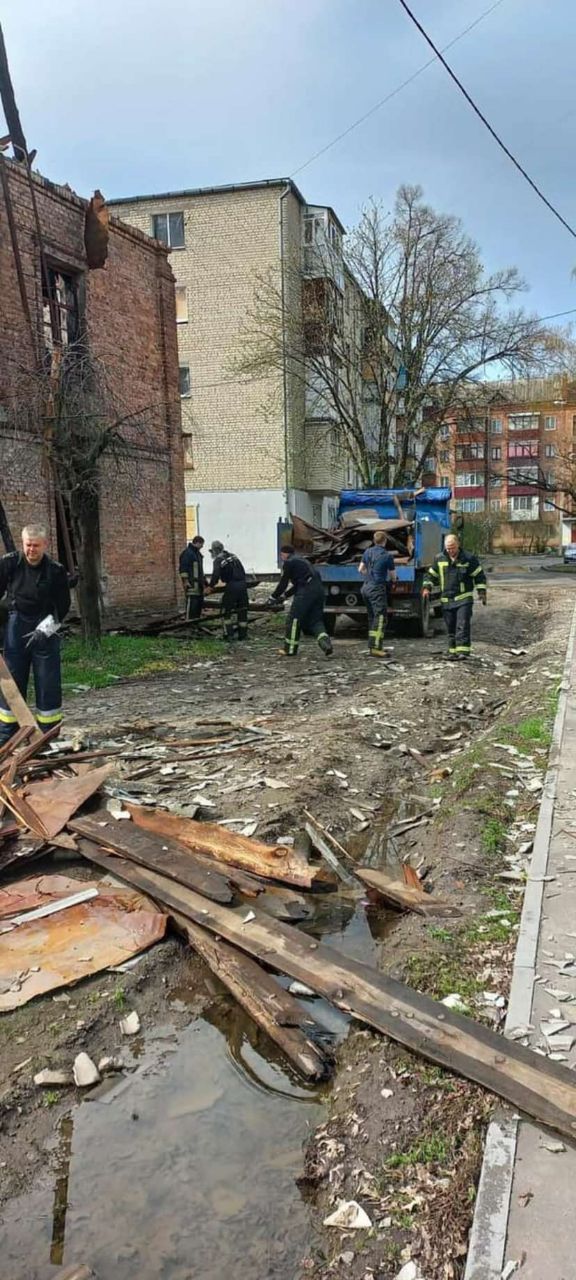 Уборка после обстрелов в Харькове