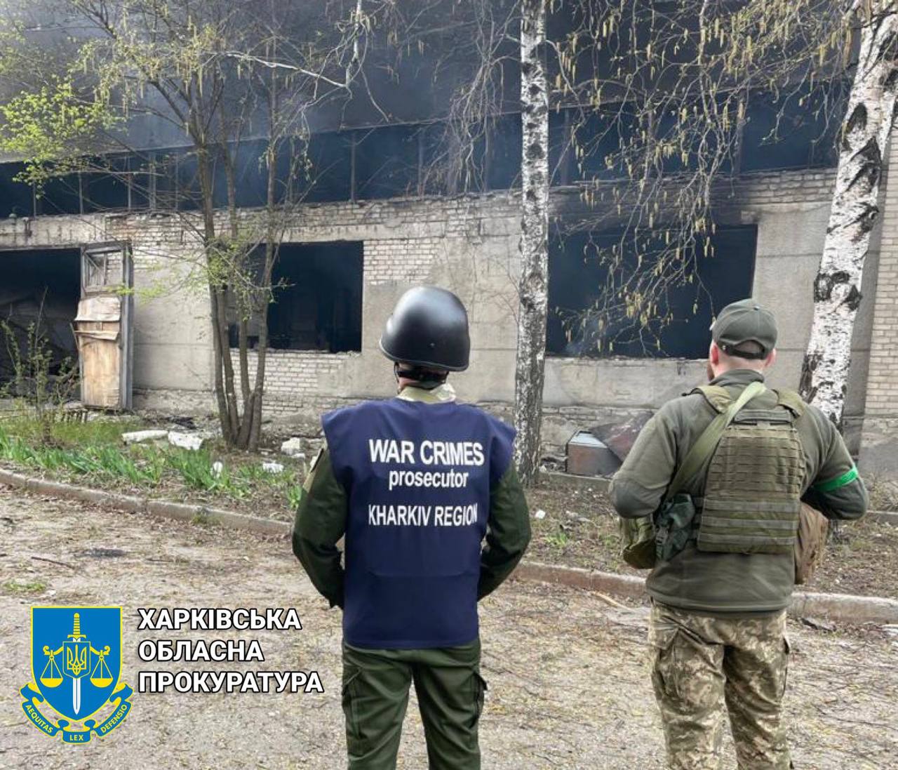 Прокуратура и военные на месте обстрела в Харькове
