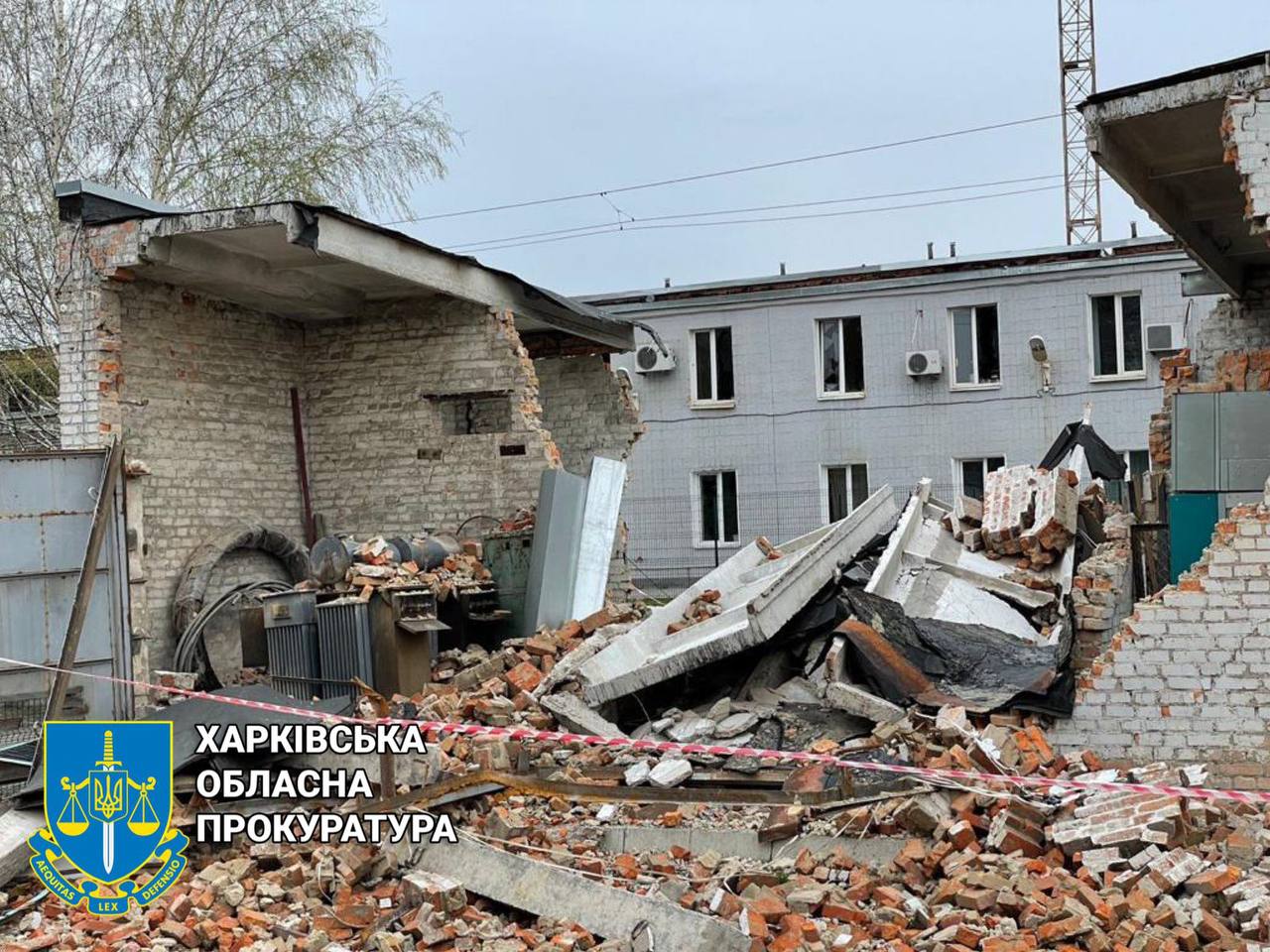 Разрушенный обстрелом завод  в Харькове
