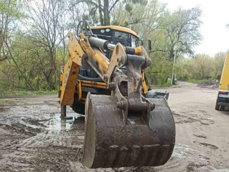 Коммунальщики за сутки ликвидировали шесть повреждений на водоводах (фото)