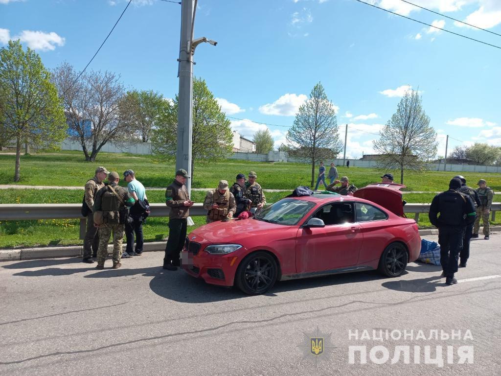 BMW остановили на блокпосту на проспекте Гагарина