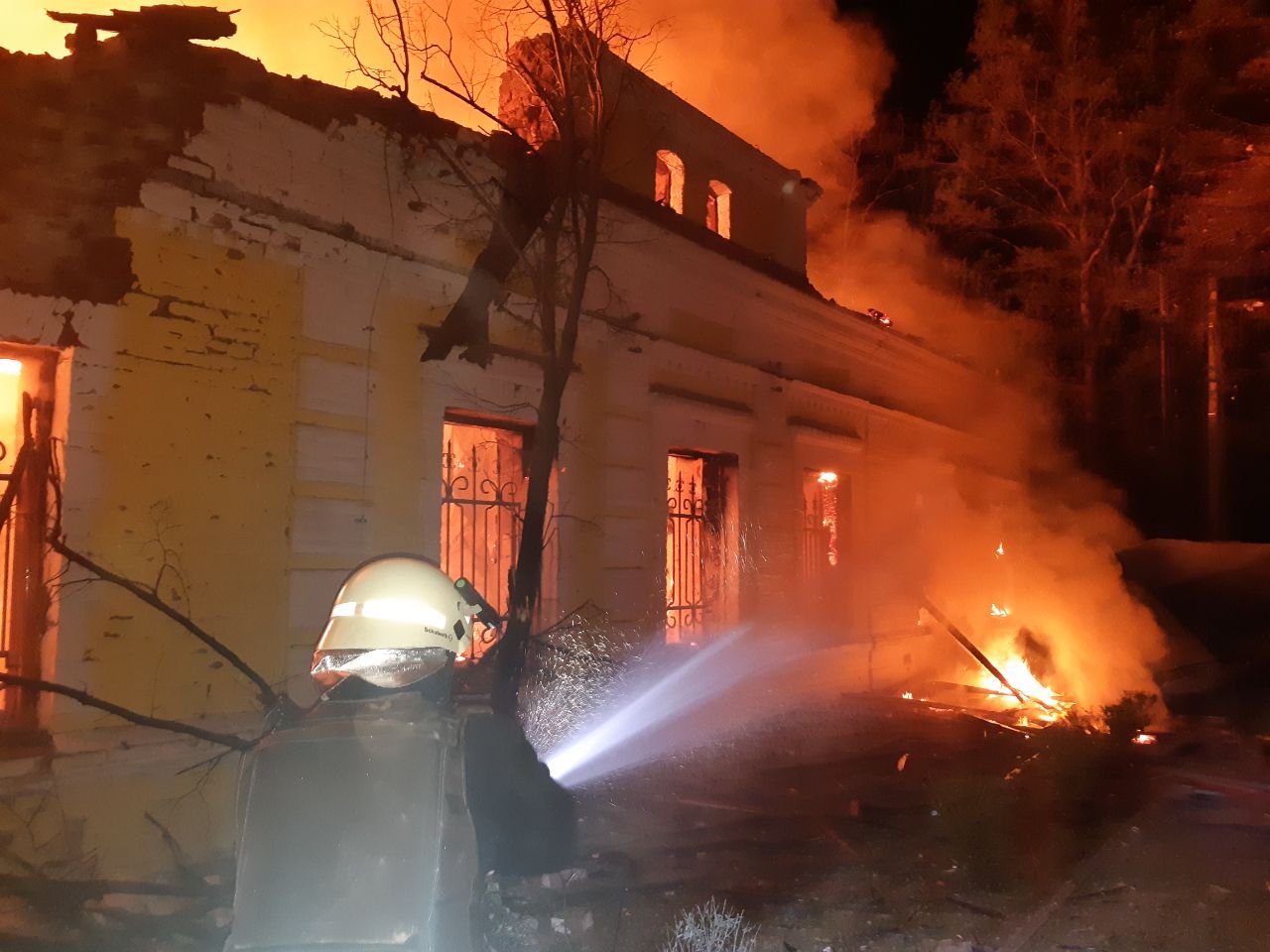 На Харківщині через обстріли виникли пожежі в школі та котельній – ДСНС