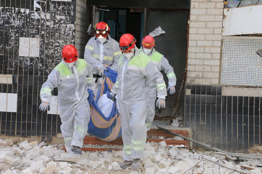 Из-под завалов в Харькове спасатели извлекли более 150 тел погибших — ГСЧС