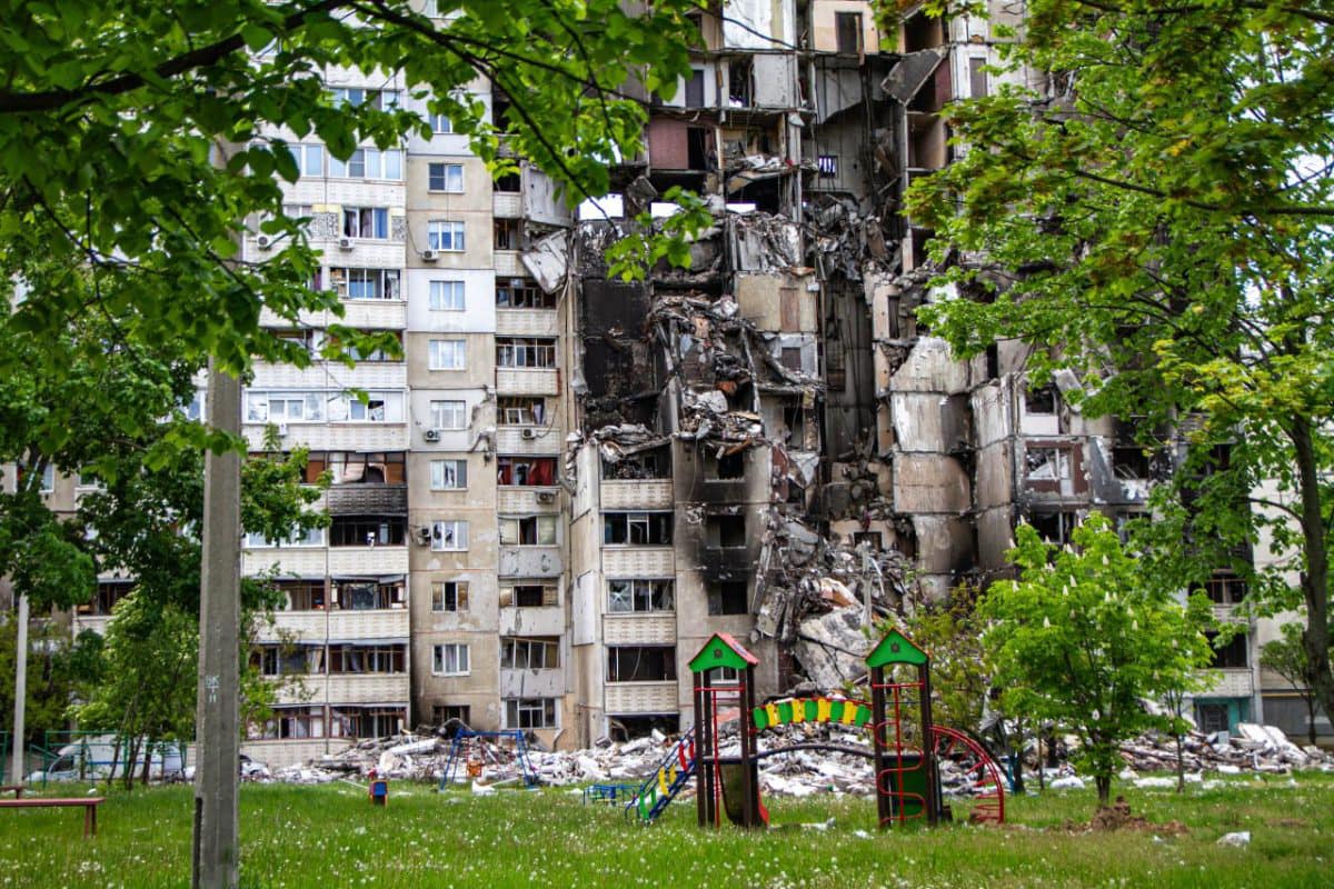 На Северной Салтовке разрушено около 70% жилых домов (фоторепортаж)