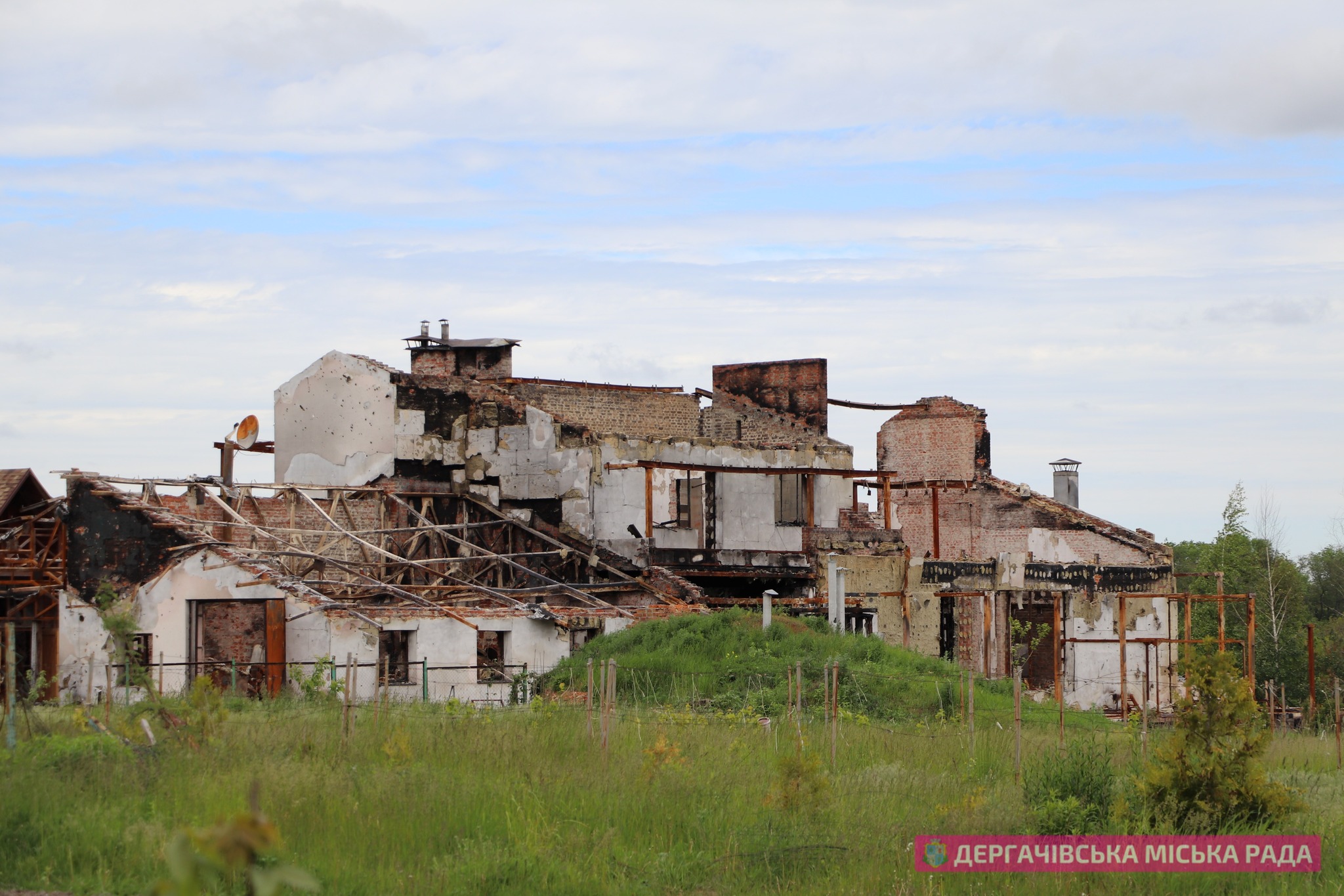 Руины дома в Русской Лозовой