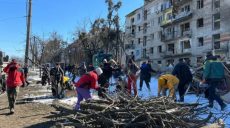 В Харькове по инициативе «Восстановим Харьков вместе» разобрали завалы на 128 локациях (фото)