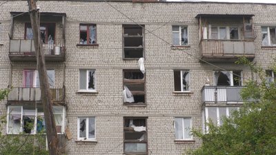Дом на поселке Жуковского после обстрела