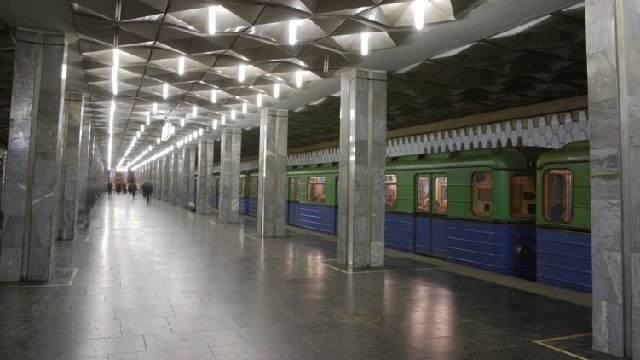 На контактный рельс в метрополитене подали напряжение: харьковчан, временно живущих в метро, просят быть осторожными