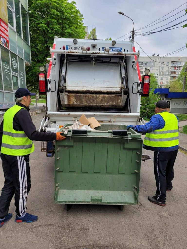 Харьковчане, которые выехали из города, смогут не платить за вывоз мусора
