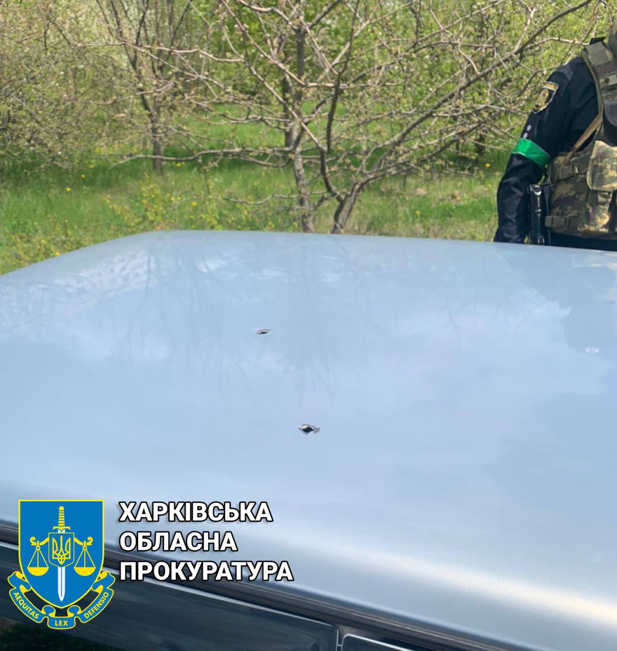 Следы российского артобстрела на автомобиле в Богодуховском районе