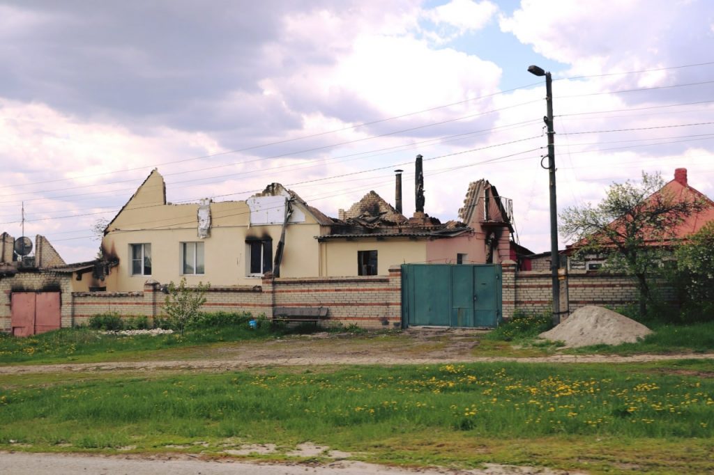 «У некоторых домов не осталось» — в общежитиях Харькова селят эвакуированных из Русской Лозовой