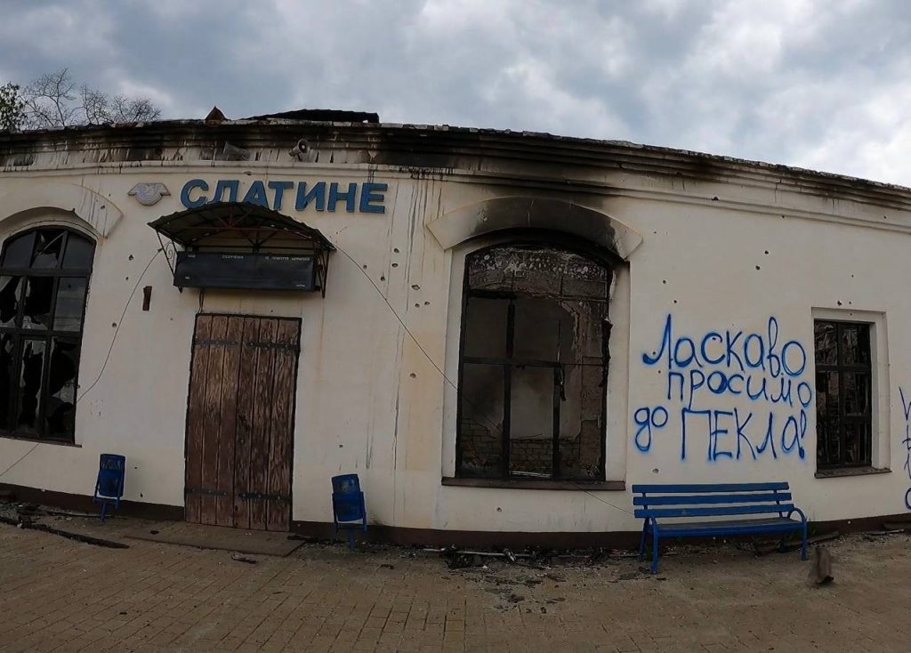 В Харьковской ОВА показали последствия обстрелов прифронтового Слатино (фото, видео)