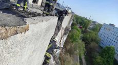 Спасатели разобрали завалы двух жилых 9-этажек в Харькове (фото)
