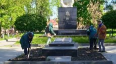 В Харькове порядок памятные знаки погибшим в годы Второй мировой войны (фото)