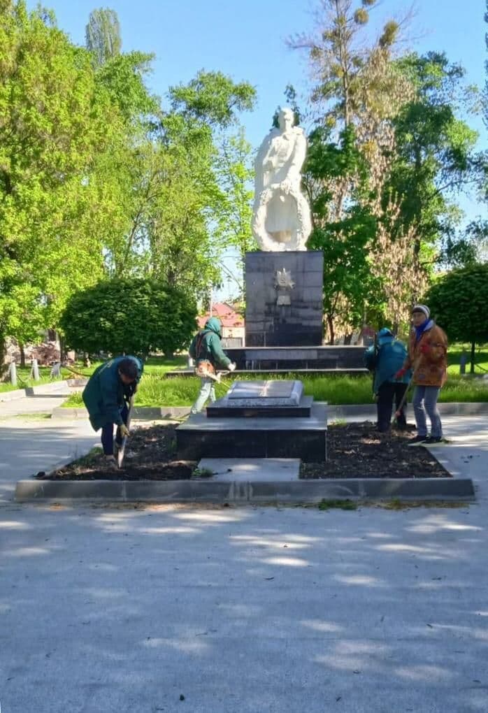 В Харькове порядок памятные знаки погибшим в годы Второй мировой войны (фото)