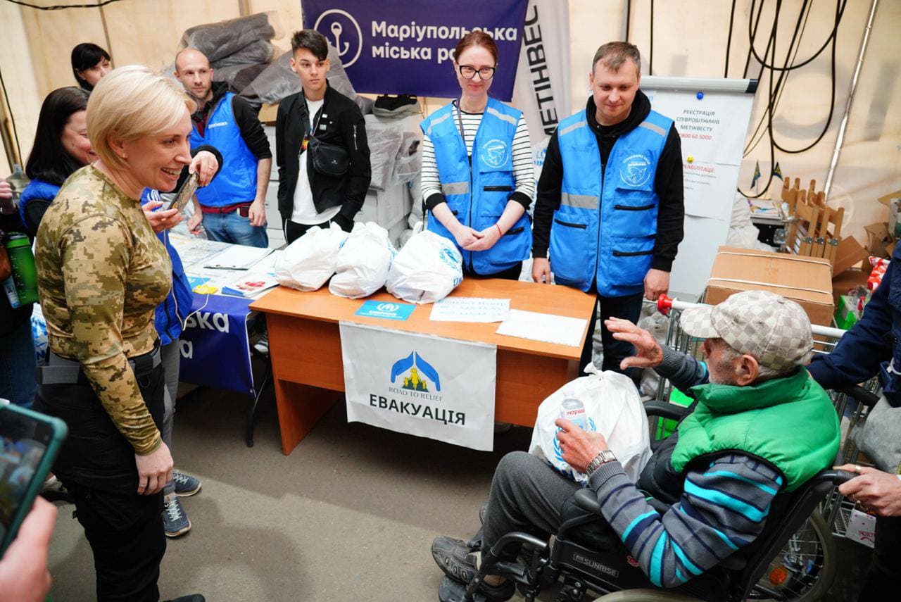 С завода «Азовсталь» эвакуировали всех женщин, детей и пожилых людей — Верещук