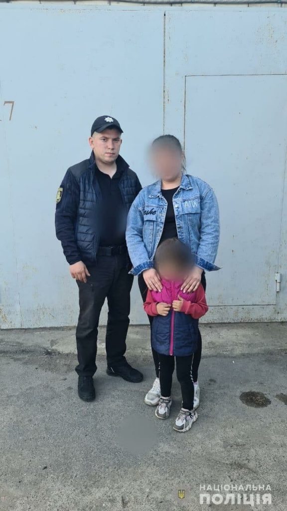 В Харькове полицейские разыскали и вернули домой 4-летнюю девочку