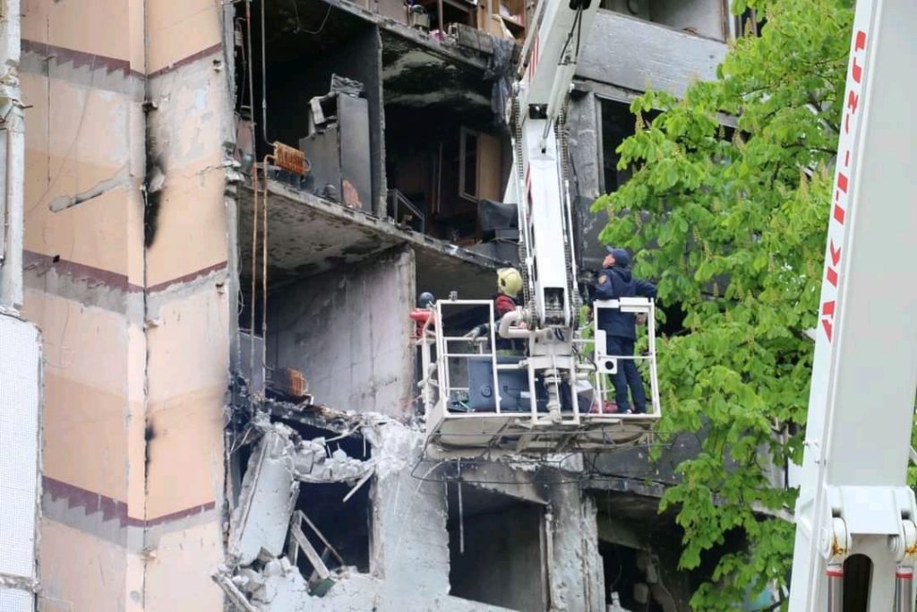 В Харькове разбирают обрушившуюся 9-этажку на Северной Салтовке (фото)