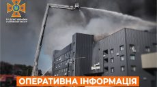 Трое погибших, пятеро раненых: в Харьковской области из-за обстрела горели ангар и 10 грузовиков