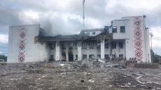 Оккупанты уничтожили Дергачевский дом культуры, который использовали как гуманитарный штаб (фото)