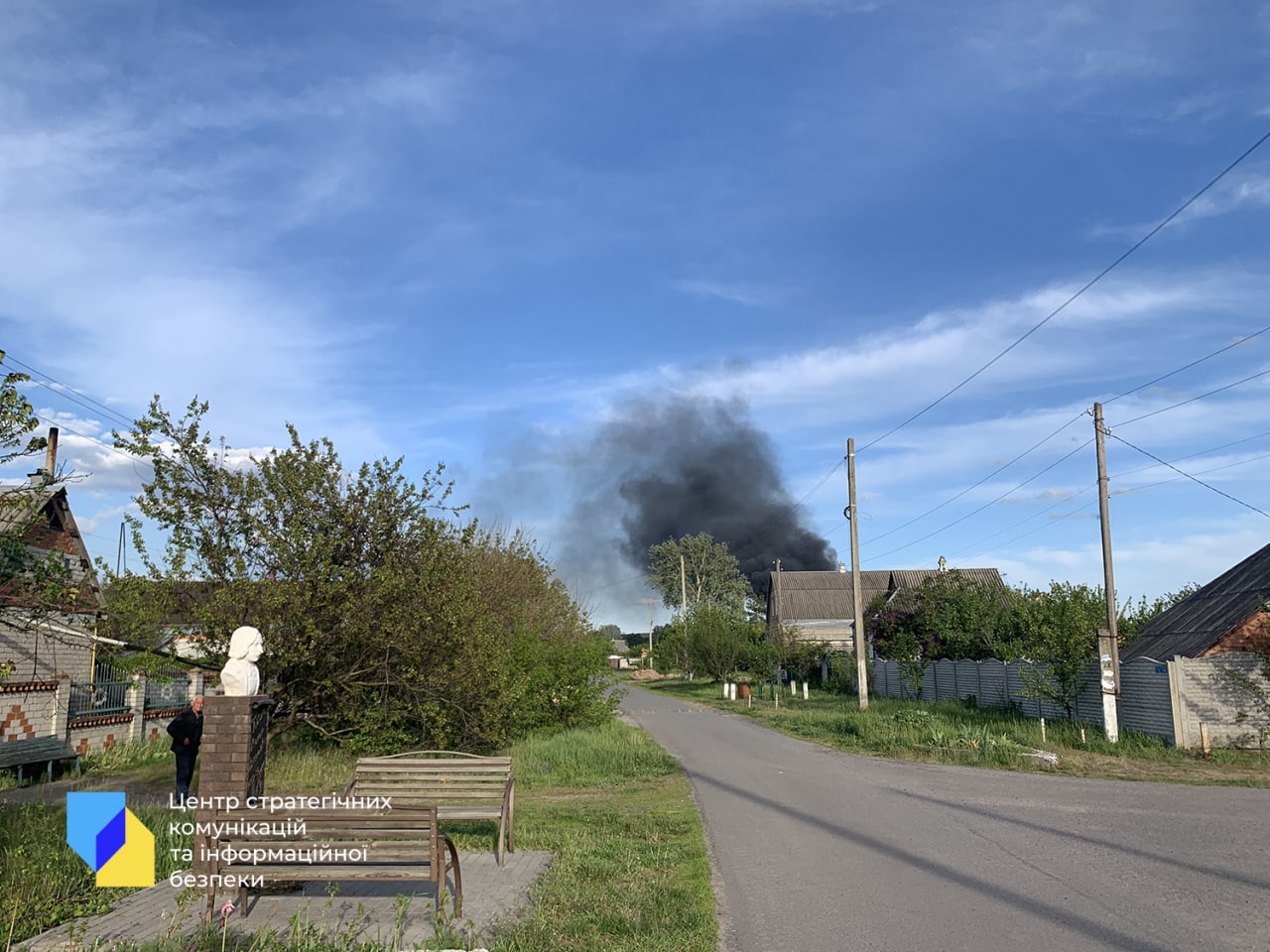 Циркуны и Большая Даниловка попали под обстрел: горят дома (фото)