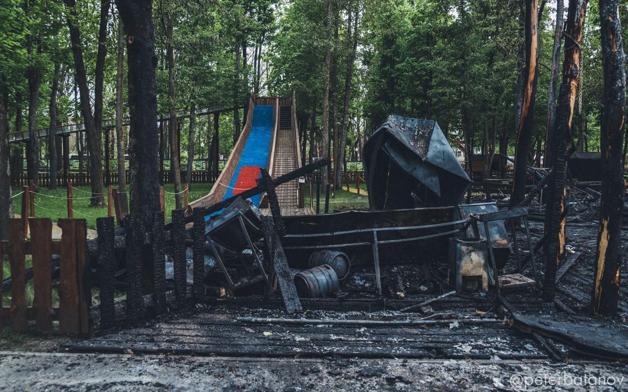 Им пока под силу сжечь детские аттракционы в харьковском парке Горького — Зеленский о россиянах