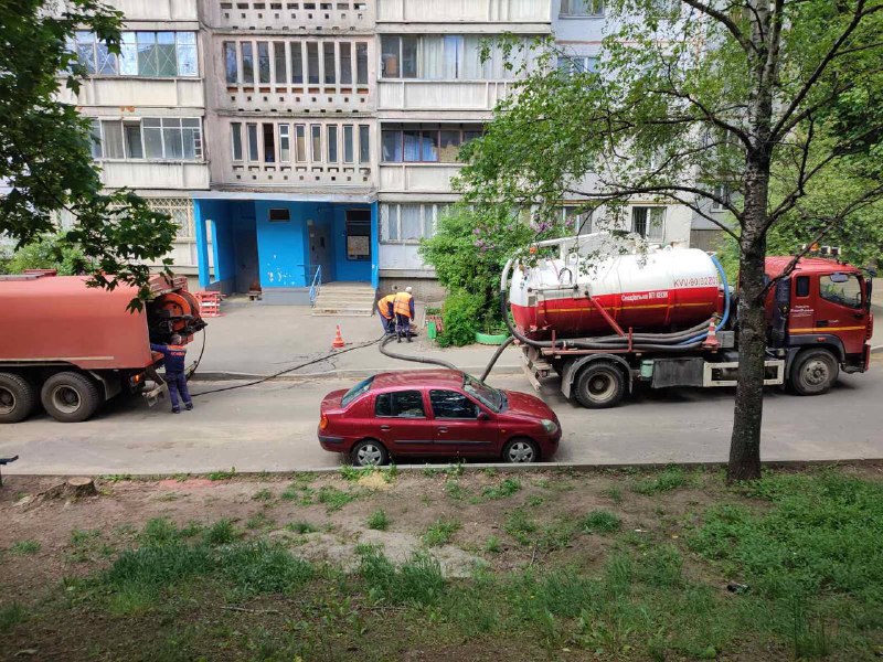 Каналопромывочная машина чистит ливневки в Харькове