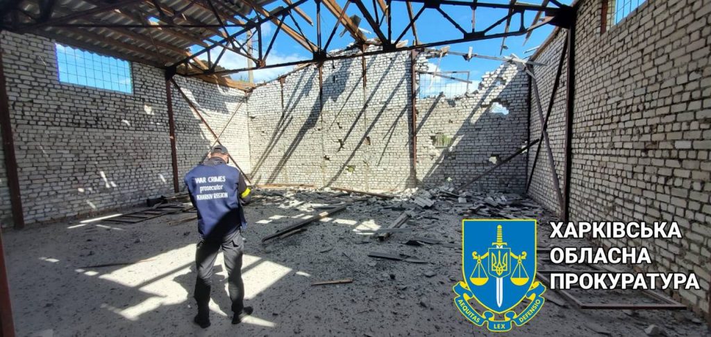 Враг обстрелял Мерефу: повреждены 30 домов (фото)