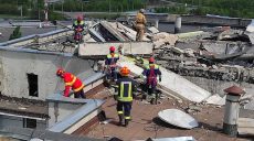 В Харькове продолжают разбирать завалы разрушенных зданий (фото, видео)