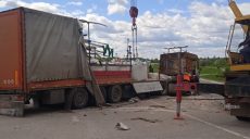 В Харьковской области расчищают дороги от последствий обстрелов и боевых действий (фото)