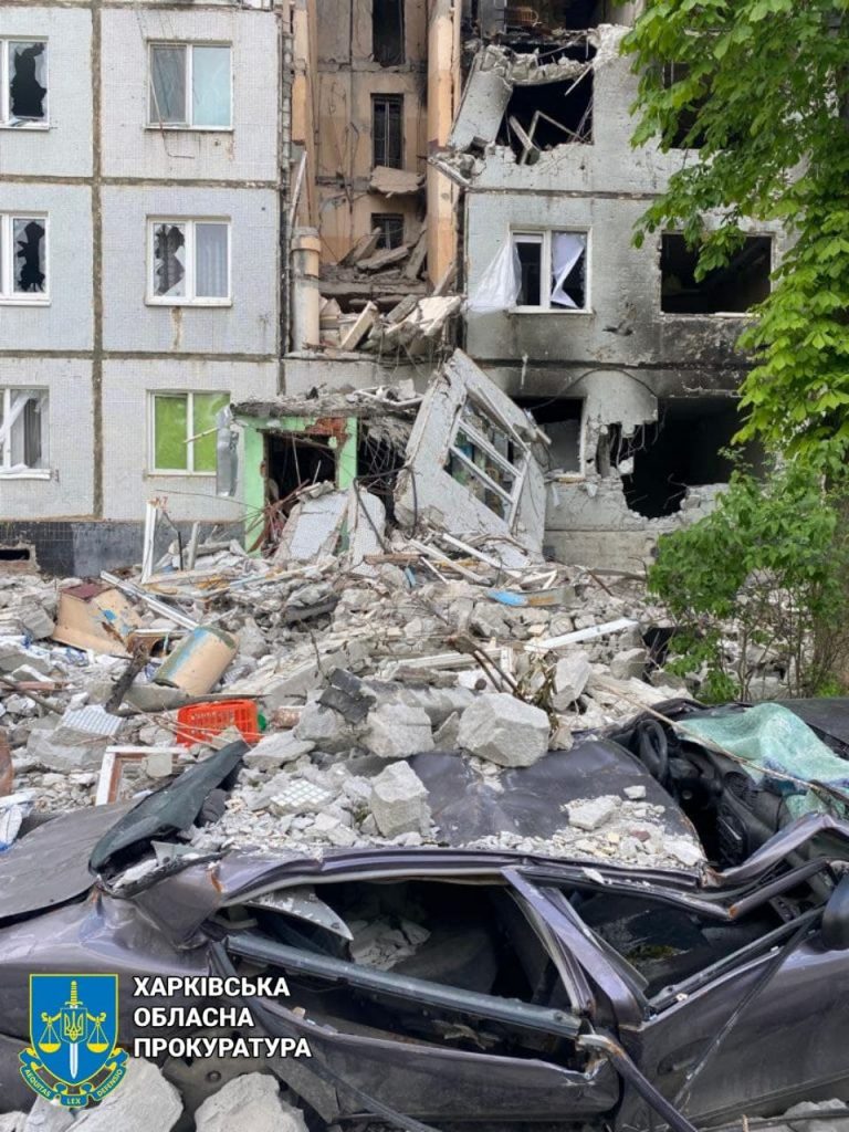 Прокуратура осмотрела один из разрушенных домов на Салтовке: полностью уничтожены 16 квартир и лестничные клетки
