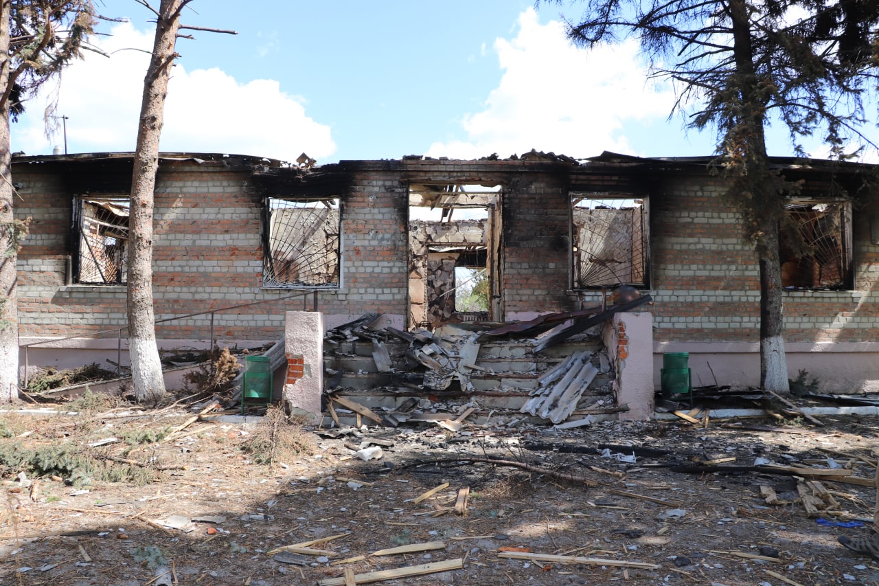 Разрушения после обстрелов в Русской Лозовой Харьковской области