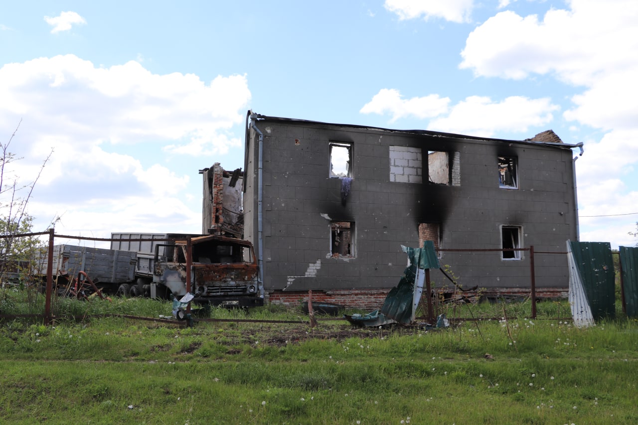 Разрушения после обстрелов в Русской Лозовой Харьковской области 1