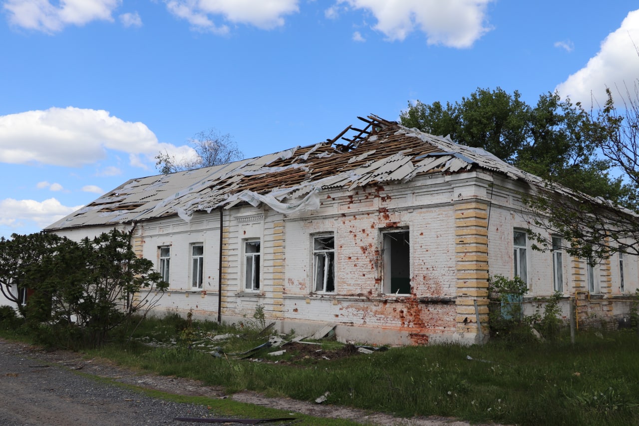 Разрушения после обстрелов в Русской Лозовой Харьковской области 2