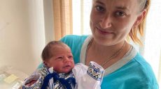 В Харькове новорожденным подарили вышиванки (фото)