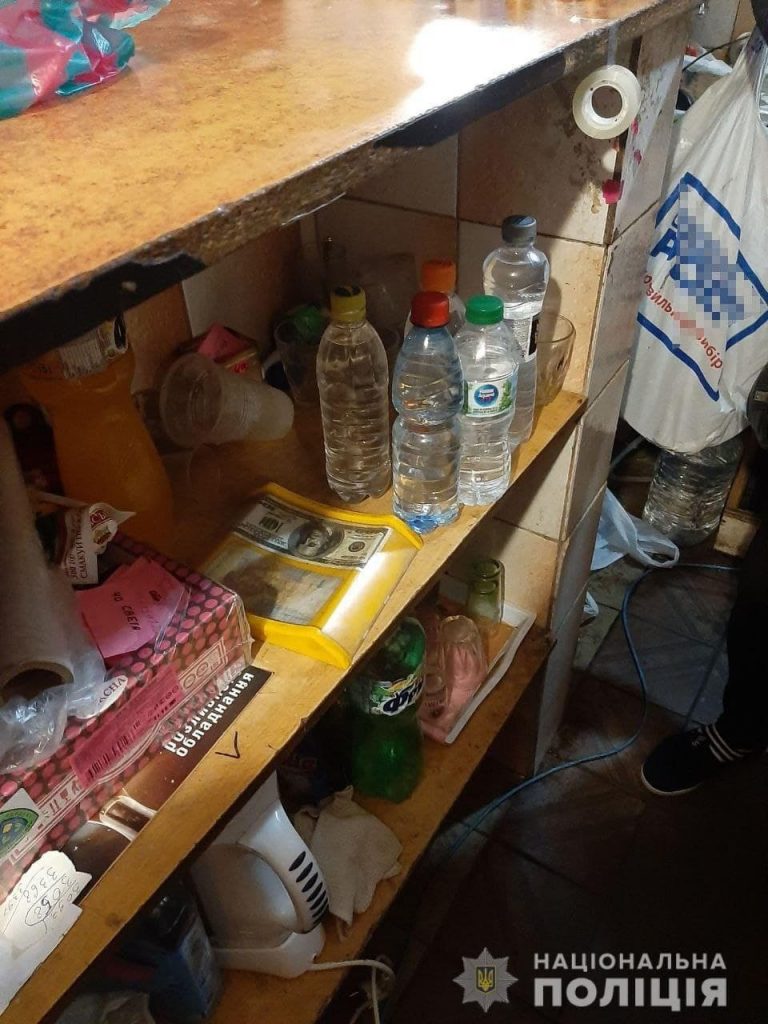 В Харькове поймали еще одного «предпринимателя», продающего алкоголь, несмотря на запрет (фото)