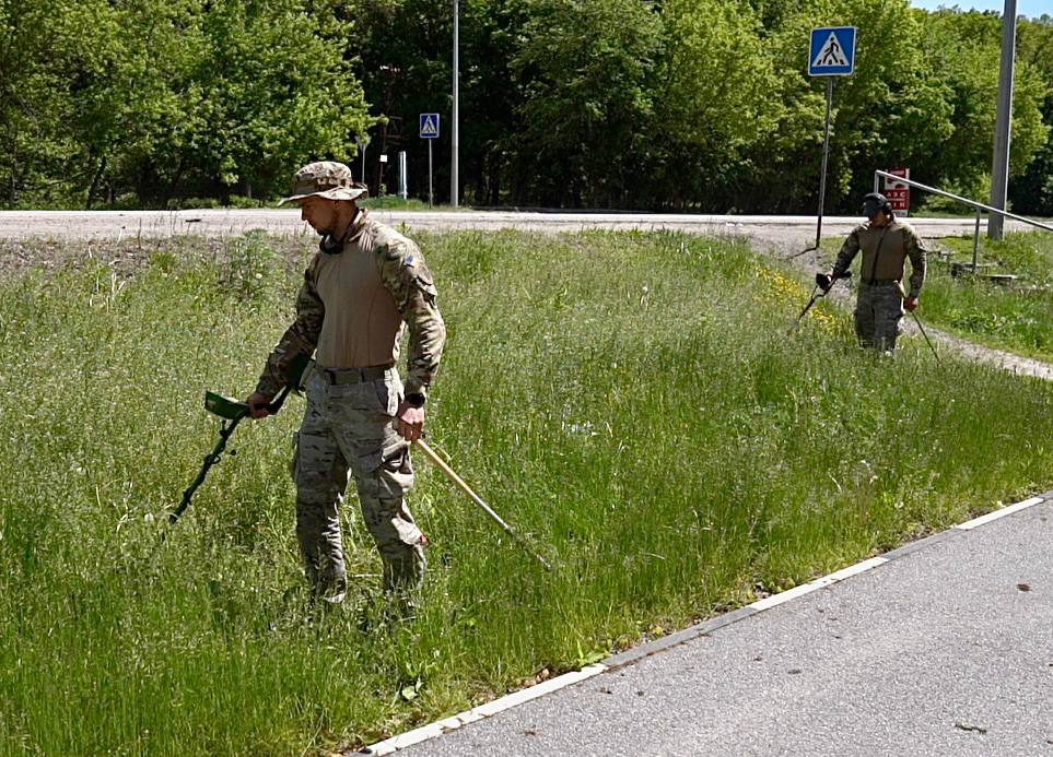 В харьковском Лесопарке работают саперы