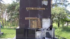 Россияне разрушили монумент памяти героев Второй мировой на Дергачевщине (фото)