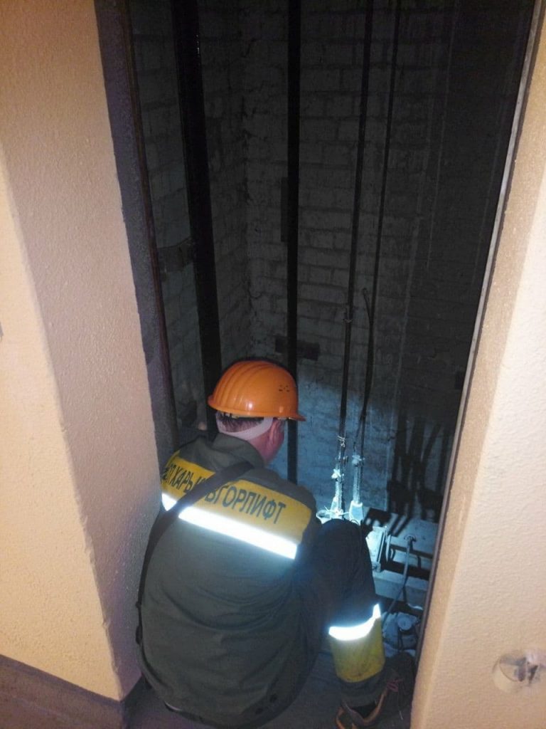 В Харькове не смогут запустить 70 лифтов из-за разрушений конструктивов жилых домов