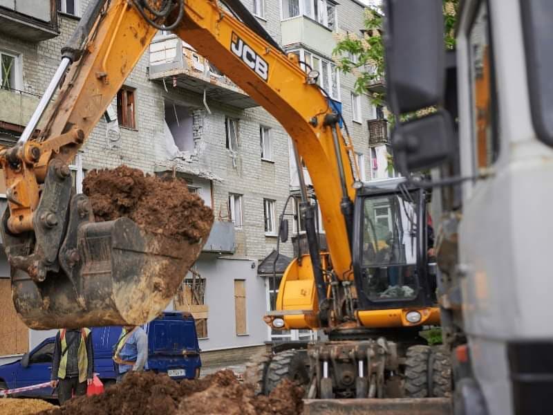 Коммунальщики возобновили водоснабжение в трех микрорайонах Северной Салтовки (фото)