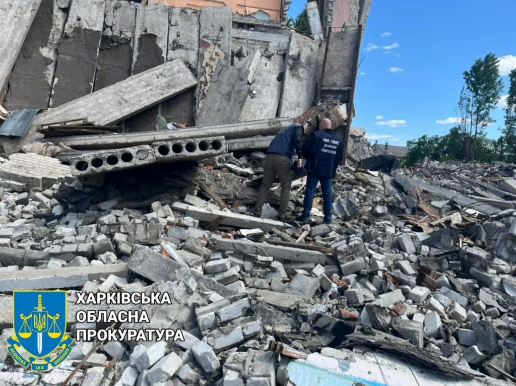 Оккупанты разрушили школу в Основянском районе Харькова (фоторепортаж)