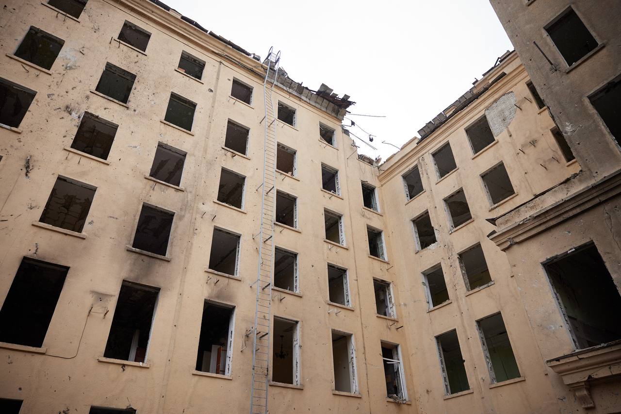 Разрушенное здание Харьковской ОВА