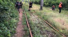 В Харькове трое мужчин украли около 90 метров контактной трамвайной проволоки (фото)